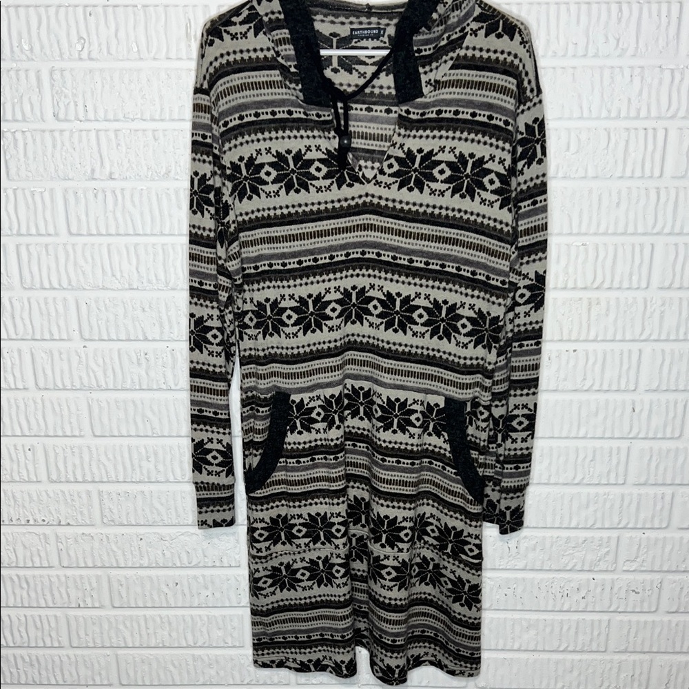 Earthbound Snowflake Print Hooded Dress